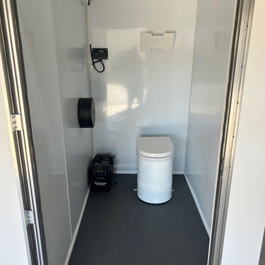 Single Portable Restroom with Waterless Incinerating Toilet